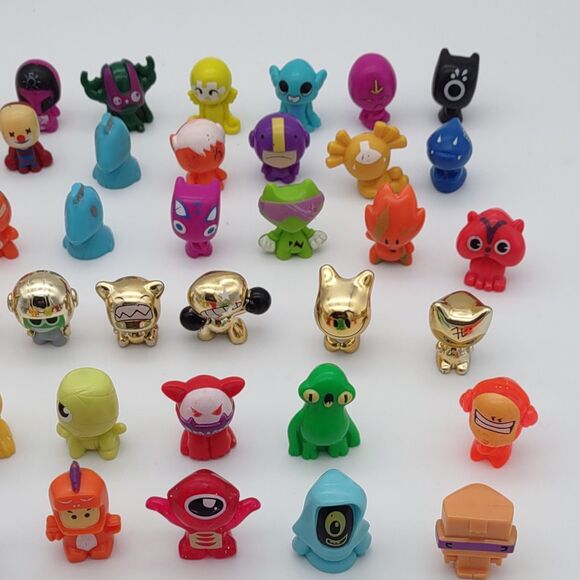 Gogo's Crazy Bones Mixed Lot of 50 Figures - Picture 3 of 7